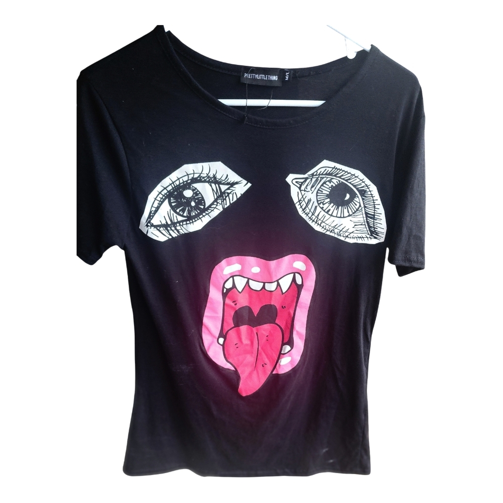PrettyLittleThing Black Graphic Short Sleeve T-Shirt NWOT